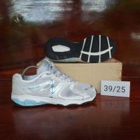 ราคา รองเท้ามือสอง ของแท้ สภาพสวยราคาถูก (7371797680)