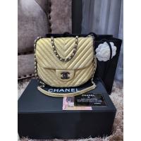 ราคา Used on good Chanel Chevron CC Flap Bag8” Holo20 (20466340397)