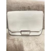 ราคา ( มือสอง ) CHARLES & KEITH กระเป๋า รุ่น Chain Strap Shoulder Bag - Push-Lock Chain สี Grey (28237288146)