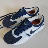 ราคา Nike air max zero ไซส์ 42 มือสอง (1685112959)