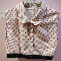 ราคา เสื้อครอป ลาย polka dot ลายจุดสีแดง พื้นขาว คอปก แขนกุด กระดุมหน้า (21419229911)