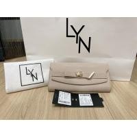 ราคา ส่งต่อ กระเป๋าสตางค์ทรงยาว ของ LYN แท้ 100% มีตำหนิ 2 รูปสุดท้าย (8746548730)