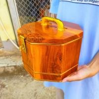 ราคา ✅ส่งฟรี CR.W ถังออมสินไม้สัก ถังใส่เงิน ทรงแปดเหลี่ยม ไซศ์ ใหญ่ ขนาด 20*20*13.5 ซม. piggy bank (23252195023)