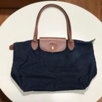 ราคา กระเป๋าสะพาย longchamp ไซส์ Sหูยาว สี Navy ของเเท้ 100% มือสองสภาพดีราคาถูก คุ้มราคา (2020264144)