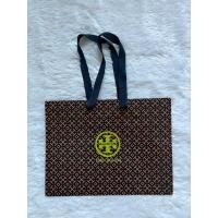 ราคา ถุงกระดาษ Tory Burch - New Authentic Tory Burch Logo 12" x 9" Shopping Paper Gift Bag (53303871159)
