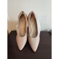 ราคา รองเท้าส้นสูง Clarks หนังแท้ size 8 ใส่ครั้งเดียว (23864555484)