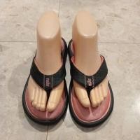 ราคา รองเท้าแตะใส่สบายสีชมพู ยี่ห้อ Nike แท้ (มือสอง) (27954614486)