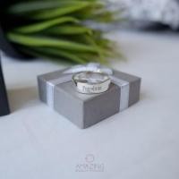 ราคา แหวนสลักชื่อคู่รัก แหวนแทนใจ แต่งงาน (หน้าเรียบ 6mm อักษรขาวพ่นทราย) เงินแท้ 925 (5660332886)