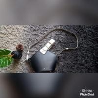 ราคา กระเป๋า Jaspal แท้ 100% สีดำ ทรงบัคเกต มีสายสะพายปรับได้ (9274291304)