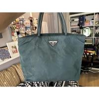 ราคา กระเป๋าปราด้า Prada ของแท้ มือสอง ผ้าไนลอน สภาพใช้งาน ไม่ถลอกหรือขาด (21234820839)