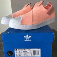 ราคา (ส่งต่อ) ADIDAS Superstar Slip On W size 6.5UK (1217610229)