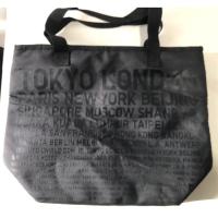 ราคา กระเป๋าผ้า Uniqlo สีดำ ภายในกันน้ำ สภาพดีมือสองของเเท้ (24846159095)