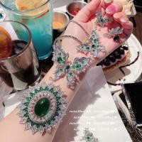 ราคา ชุดเครื่องประดับพร้อมภาพวาดสีน้ำมัน นกยูงมรกต นกพิราบ รูปไข่ และผีเสื้อ ประกอบด้วยเข็มกลัดชุบทอง 18K และสร้อยคอแซฟไฟร์หลายแฉก (45707097655)