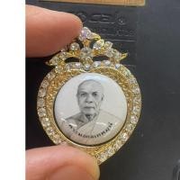 ราคา ‼️หายากสวยงามมาก พระมงคลเทพมุณี สมเด็จวัดปากน้ำ ล๊อกเก็ดล้อมพลอย เป็นเข็มกลัดและจี้ห้อยคอ (12346632589)