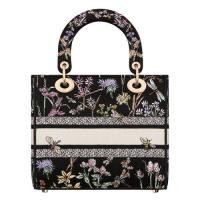 ราคา Dior ใหม่ผู้หญิงผ้าใบสีดำขนาดกลางผ้าใบหลากสีพืชและกระเป๋าถือปักสัตว์ M0565OEGM_M911 (28554324194)
