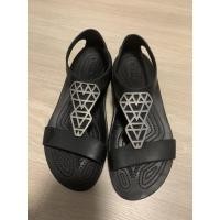ราคา รองเท้ามือ2 crocs แท้ (9629628260)