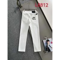 ราคา กระเป๋าจดหมายพิมพ์โลโก้ Louis Vuitton ใหม่ พร้อมกางเกงยีนส์สลิมฟิตสำหรับผู้ชายและผู้หญิง (48407506582)