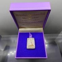 ราคา พระพุทธชินราช พิมพ์สี่เหลี่ยม รุ่นเฉลิมพระเกียรติ หลัง ส.ธ. เนื้อเงิน 99.99% ชุบสามกษัตริย์ มูลนิธิสิรินธรราชวิทยาลัย สร (29872779261)
