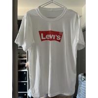 ราคา ของใหม่! เสื้อยืดแฟชั่นผ้านิ่มสกรีน Levi’sสีขาว มือ 1☝️ (18806460818)