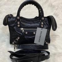ราคา New balenciaga mini city หมุดเงิน ไจแอนท์ หายากมากๆ ค่ะ มา 1 ใบ สวยๆ ถุงผ้า การ์ด ค่ะ (7326726678)