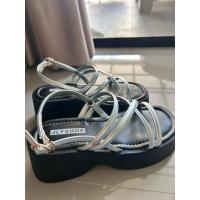 ราคา รองเท้าส้นเตารีดสายรัดเงิน JLYSHOE (มือสอง สภาพดี) (43775014012)