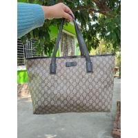 ราคา Gucci ของแท้มือสอง ทรงช็อปปิ้ง ใบใหญ่ ไม่มีตำหนิหนัก ขอบมุมดี (28224776647)