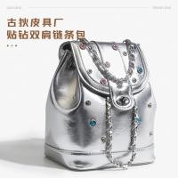 ราคา กระเป๋าเป้สะพายหลังสไตล์ชาแนล พร้อมสายโซ่และลายเพชร ดีไซน์หรูหราสำหรับผู้หญิง (50807929403)