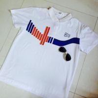 ราคา เสื้อผ้ามือสอง เสื้อยืดโปโล สีขาว แต่งลายแดง-น้ำเงินด้านหน้า สภาพดี (2490637476)