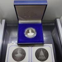 ราคา เหรียญพระพุทธชินราช หลังสมเด็จพระนเรศวรมหาราช เนื้อเงินขัดเงา รุ่นกองทุนสร้างอาคารเรียนวิทยาลัยสงฆ์ วัดพระศรีรัตนมหาธ... (56904902147)