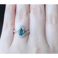 ราคา แหวนพลอยลอนดอนโทพาสสีฟ้าเข้มรูปทรงหยดน้ำประดับเพชรรัสเซียสีขาว เงินแท้ (6751065733)
