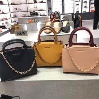 ราคา Charles & keith Size 9.5" (ดำ/เหลือง/ชมพู) (3920969431)