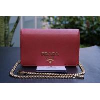 ราคา #HB8017 : Used Prada crossbody ขนาด 7*4.5*1.5 นิ้ว สีแดง (8194920556)