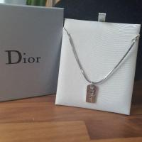 ราคา สร้อยคอ Dior ของแท้ มือสองจี้tag ปั๊มอักษรแบรนด์ สีเงิน Unisex ผู้ชายใส่ได้ (55807622638)