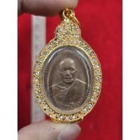 ราคา เหรียญหลวงพ่อแดงวัดเขาบันไดอิฐปี 03 เนื้อทองแดงให้พร้อมกรอบทองไบกอนแท้ ของแท้ผ่านพิธีปลุกเสกแล้วปี 03 (51808008338)
