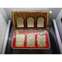 ราคา พระสมเด็จ วัดระฆัง ย้อนยุค 3 สมเด็จ เนื้อผงผสมผงเก่า รุ่นย้อนยุค 108 ปี (คณะ 9) วัดระฆังโฆสิตารามฯ พร้อมเลี่ยม ปี2556 (55806908950)