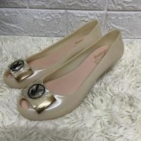 ราคา รองเท้าคัชชู Playboy Bunny วัสดุเป็นยาง โดนน้ำ ทำความสะอาดง่าย Size 39 ยาว 24.5 cm ราคา 500 บาท (26051134090)
