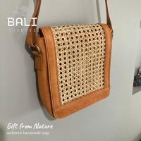 ราคา กระเป๋าสะพายไหล่หนังแท้ประดับหวายสาน 23 x 24 cm (17379354448)