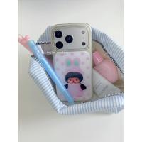 ราคา สไตล์เกาหลี ins สาวการ์ตูนน่ารักสีชมพู Polka Dot monchhichi monchhichi นุ่มตุ๊กตาน่ารักเหมาะสําหรับ 17pro/16promax/15/14 ขอบเงินอีพ็อกซี่เคสโทรศัพท์ปก (48602018792)