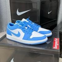 ราคา AIR JORDAN 1 LOW UNC WHITE/UNIVERSITY/BLUE SNEAKERS ล็อตใหม่มี23 บางไซส์แล้วแต่ประเทศผลิต สินค้าของแท้ ป้ายไทย พร้อมส่ง (27717941668)