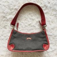 ราคา กระเป๋าสะพาย Guess** (57806824248)