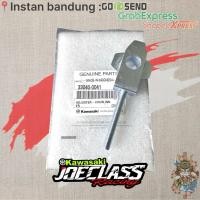 ราคา (U8) ปรับโซ่แขนด้านใน W175 ^ Bolt เพลาปรับโซ่ Swing Arem W 175 S Se Cafe TR Original Kawasaki 100% KGP KMI 33040-0041 (44351940443)
