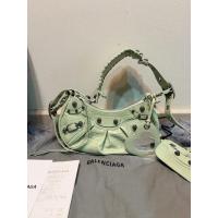 ราคา Balenciaga รุ่น Le Cagole XS Shoulder Bag สีเขียวอ่อน stamp R (45657337932)