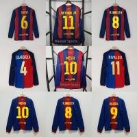 ราคา เสื้อทีม เสื้อแมนยู เสื้อฟุตบอลแขนยาวสไตล์วินเทจชุดแข่งบาร์เซโลน่าสวมโดยซัวเรซ, อิเนียสตา, ชาบี, ปิเก้, เนย์มาร์และเมสซี่ (49958221354)