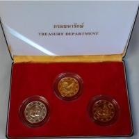 ราคา เหรียญปฎิทิน พ.ศ. 2560 ปีนักษัตร ปีระกา ชุด 3 เหรียญ ทอง เงิน ทองแดง ผลิตโดยสำนักกษาปณ์ กรมธนารักษ์ (1549653827)