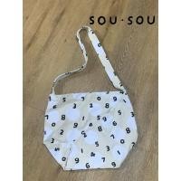 ราคา sou sou crossbody bag ผ้าหนาพิมพ์ลาย โดยรวมสภาพดี cr:รูปแสดงการใช้งานจากinternet (41278128328)