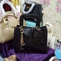 ราคา กระเป๋าถือสีดำหนังแก้วแบบเงา (9480806584)