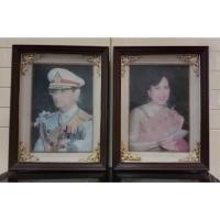 ราคา 71.พระบรมฉายาลักษณ์พระบาทสมเด็จพระเจ้าอยู่หัวรัชกาลที่9 และพระฉายาลักษณ์สมเด็จพระบรมราชีนีนาถในรัชกาลที่9 (13237510360)