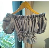 ราคา ส่งต่อ เสื้อครอปเปิดอก สีเทา น่ารักมากๆค่ะ (22025647168)
