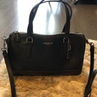 ราคา แท้!! กระเป๋าสะพายข้าง Coach Crossbody Bag สีดำ (2299666155)