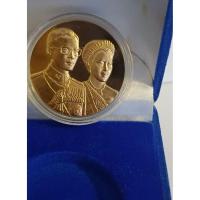 ราคา เหรียญที่ระลึกพระราชทานในหลวง ร.9คู่กับพระราชินี (53052922192)
